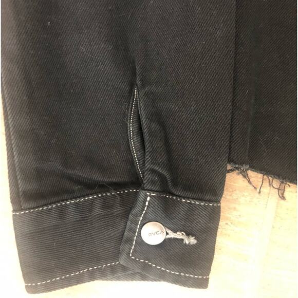 RVCA Daze Denim Jacket Raw Hem Button Up Pockets M (10) Black Skater Streetwear - Picture 5 of 13